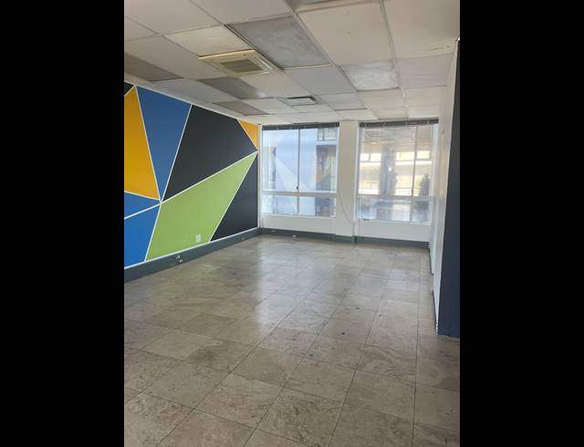 43M² OFFICE TO LET IN LA LUCIA